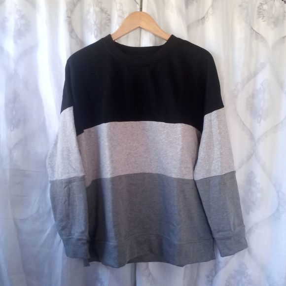 New sweater size xl ( box C ) - Picture 1 of 3
